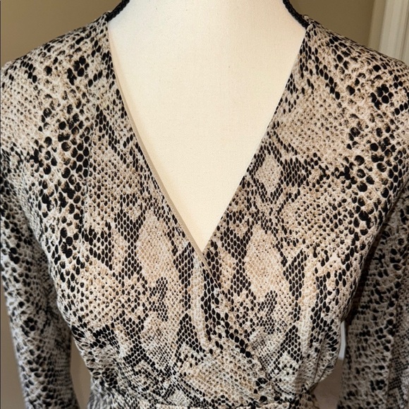 Liz Claiborne Blouse Snake Print Shirt Top Women's Size M - Picture 2 of 11